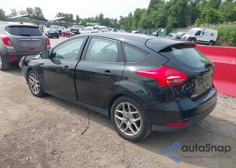 2015 Ford Focus Se z USA, uszkodzony, nr VIN 1FADP3K21FL254875